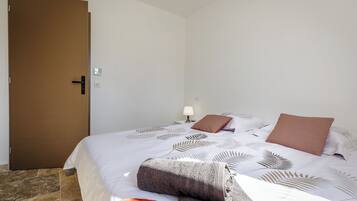 3 bedrooms, iron/ironing board, travel crib, free WiFi