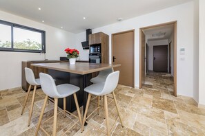 Dining - Ducaussa, enjoy the typical southern French holiday feeling (La Bachellerie)