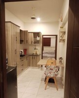 Refrigerador, microondas, lavavajillas, cafetera/tetera