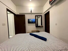 Minibar, escritorio, tabla de planchar con plancha y wifi gratis 