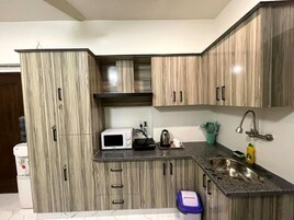 Refrigerador, microondas, lavavajillas, cafetera/tetera