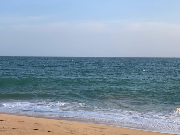 In Strandnähe, weißer Sandstrand
