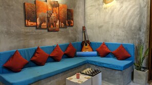 32-inch TV with cable channels, tablet, pay films - Soul villas & Cabana Near Beach With pool (Tangalle)