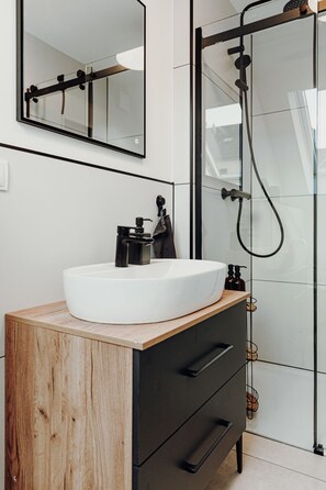 Shower, free toiletries, hair dryer, towels