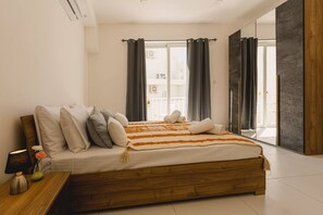 1 bedroom, desk, iron/ironing board, WiFi