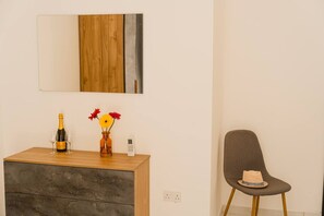 Interior - Stylish 1BR Unit 50m from Seafront! WiFi + Washer (Il-Gżira)