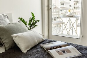 2 bedrooms, desk, iron/ironing board, WiFi