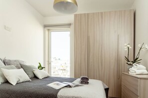 2 Schlafzimmer, Schreibtisch, Bügeleisen/Bügelbrett, WLAN