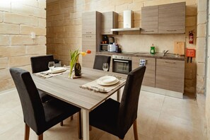 Fridge, dishwasher, coffee/tea maker, toaster