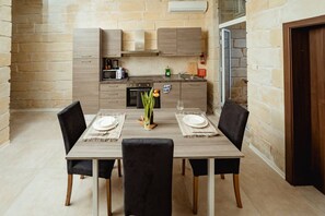 Fridge, dishwasher, coffee/tea maker, toaster