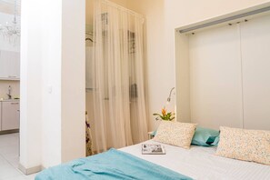 Iron/ironing board, WiFi