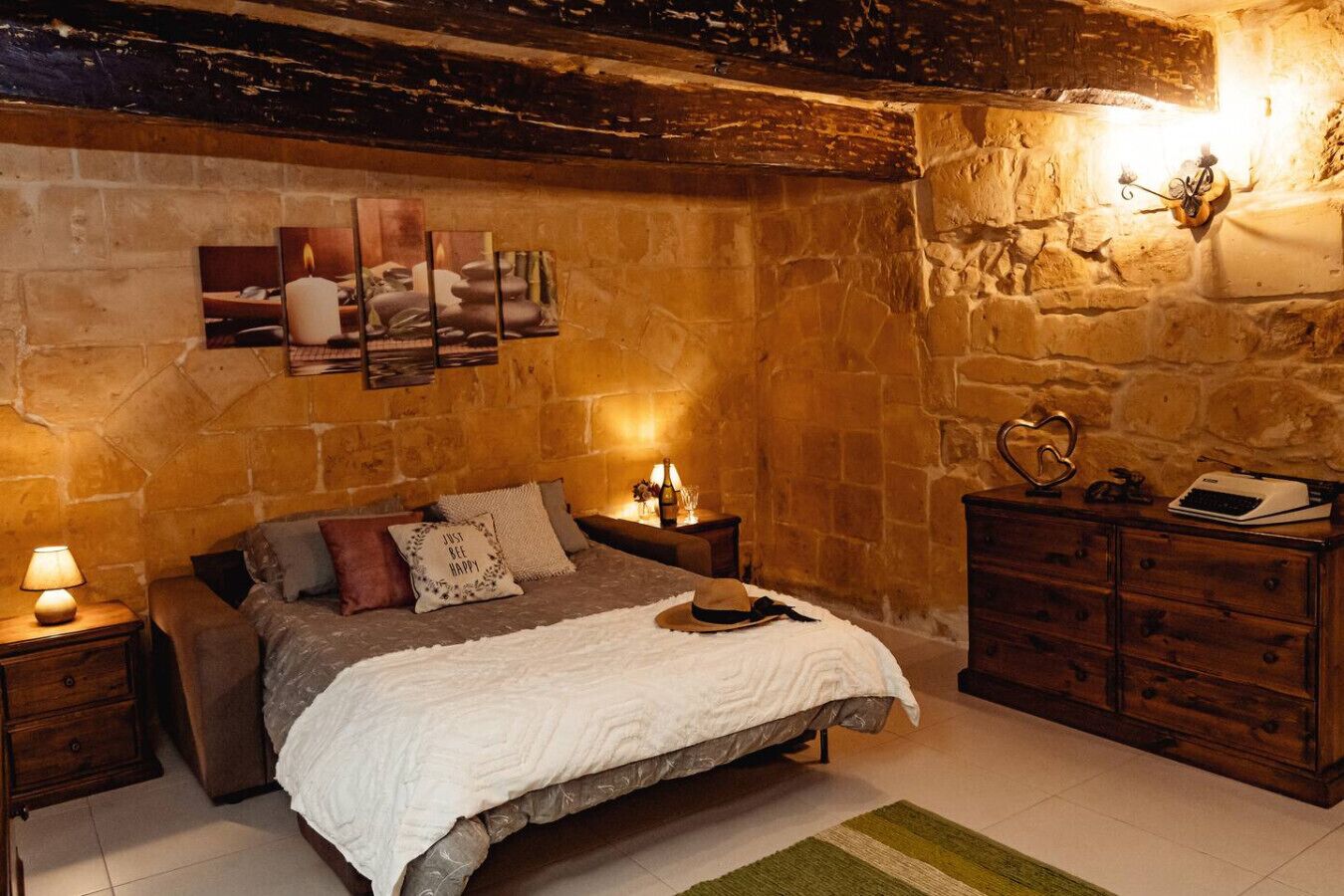 2 camere, una scrivania, ferro/asse da stiro, Wi-Fi