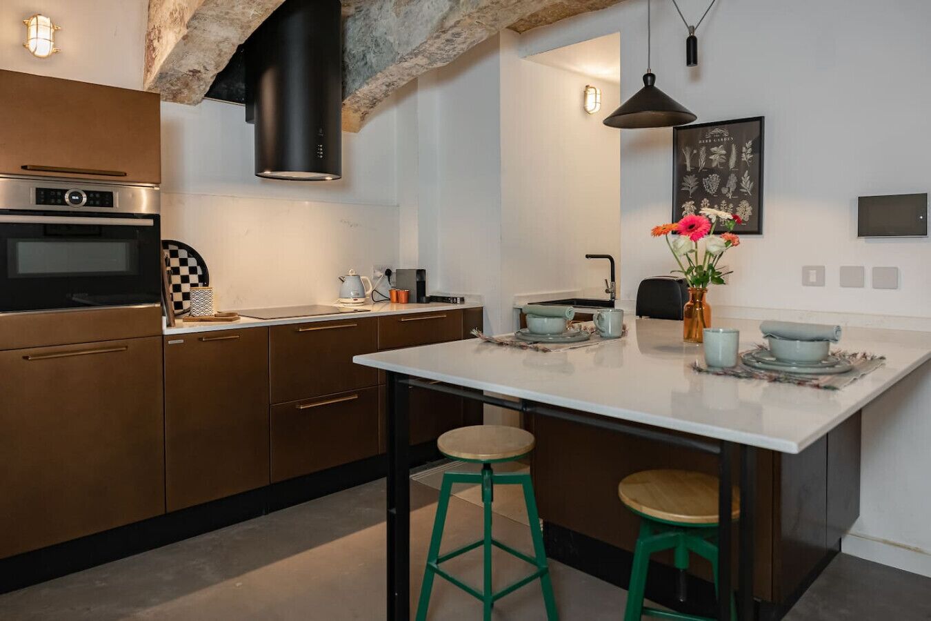 Fridge, oven, stovetop, coffee/tea maker