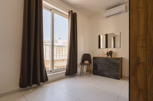 Charming 1BDR Apartment Near Sea! Great Location!