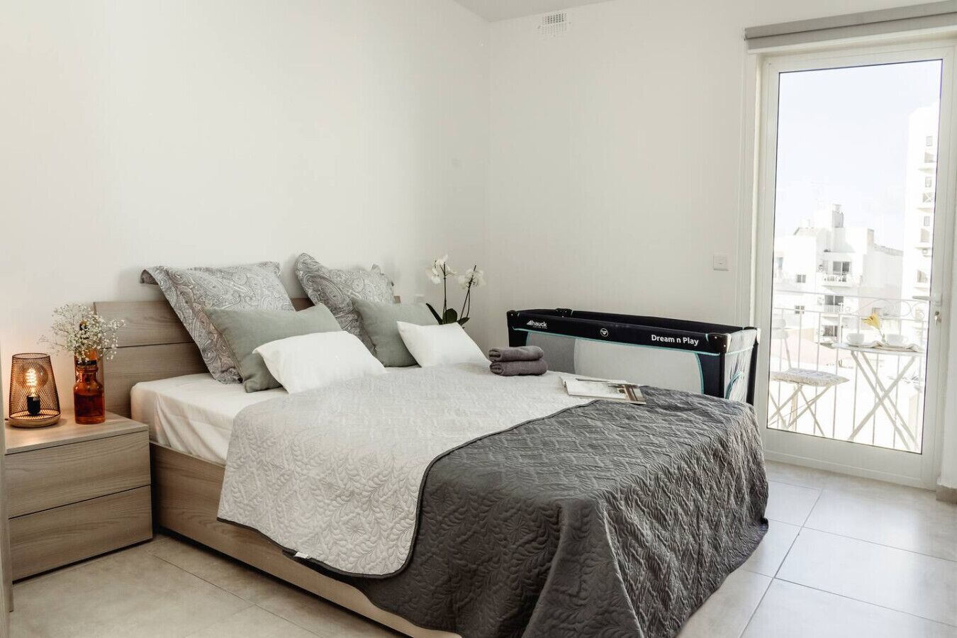 2 habitaciones, escritorio, tabla de planchar con plancha y wifi 
