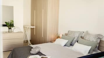 2 habitaciones, escritorio, tabla de planchar con plancha y wifi