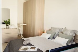 2 habitaciones, escritorio, tabla de planchar con plancha y wifi 