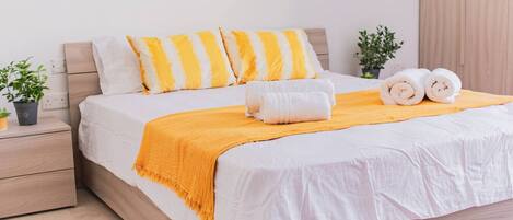 2 soverom, skrivebord, strykejern/-brett og wi-fi