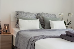 1 habitación, escritorio, tabla de planchar con plancha y wifi 