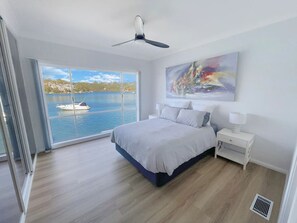 4 bedrooms, iron/ironing board, WiFi, bed sheets - River House, Amazing views and direct river access (Oatley)