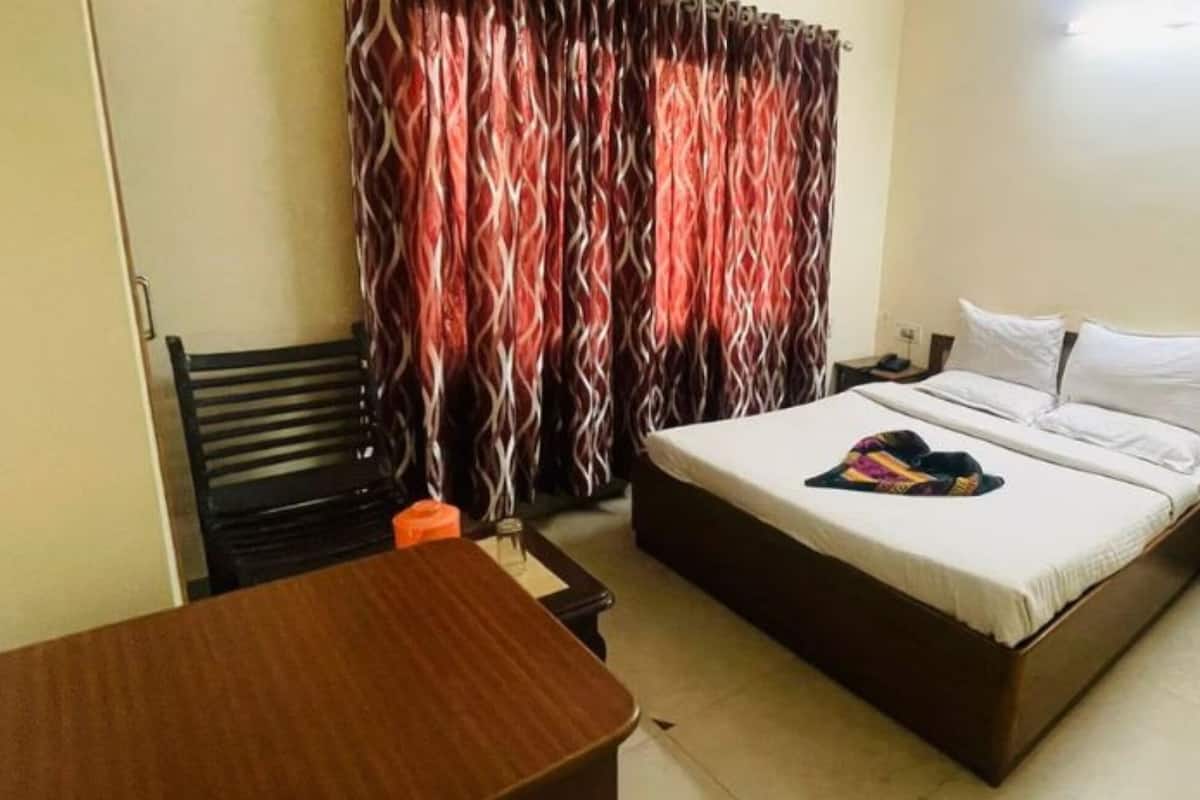 Deluxe Double Room, City View | Free WiFi, bed sheets