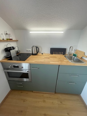 Fridge, microwave, oven, stovetop - Ferienwohnung Moosbach mit Balkon (Anger)