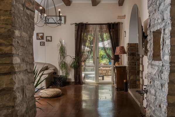 TV connectée, table de tennis de table