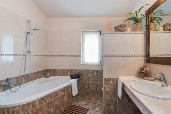 Hair dryer, towels