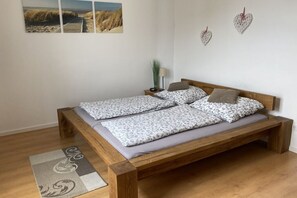 4 bedrooms, iron/ironing board, free WiFi