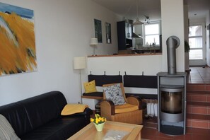 Smart TV, fireplace, DVD player
