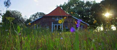 المنشأة من الخارج