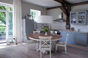 Fridge, microwave, oven, stovetop - Majestic apartment in Westerstede (Westerstede)