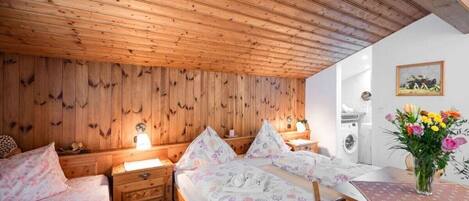 2 Schlafzimmer, Schreibtisch, kostenloses WLAN, Bettwäsche