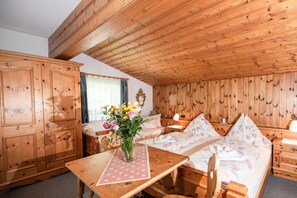 2 bedrooms, desk, free WiFi, bed sheets