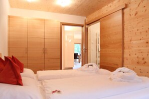 2 Schlafzimmer, Bügeleisen/Bügelbrett