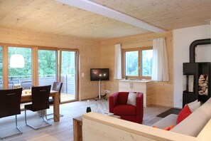 Tv och eldstad