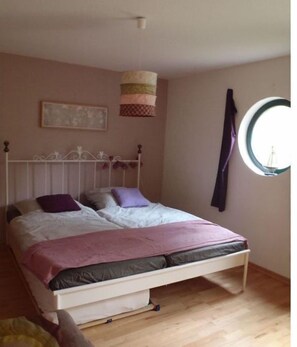 3 bedrooms, iron/ironing board