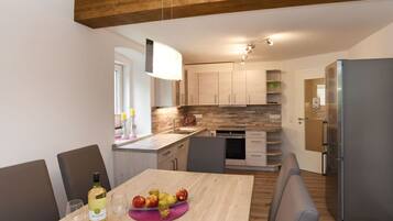 Mikrowelle, Ofen, Herdplatte, Geschirrspüler