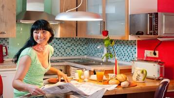 Kühlschrank, Ofen, Herdplatte, Hochstuhl