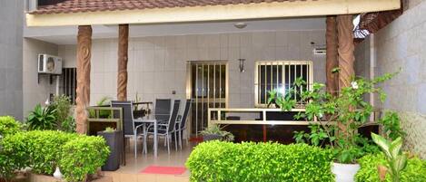 屋外ダイニングエリア