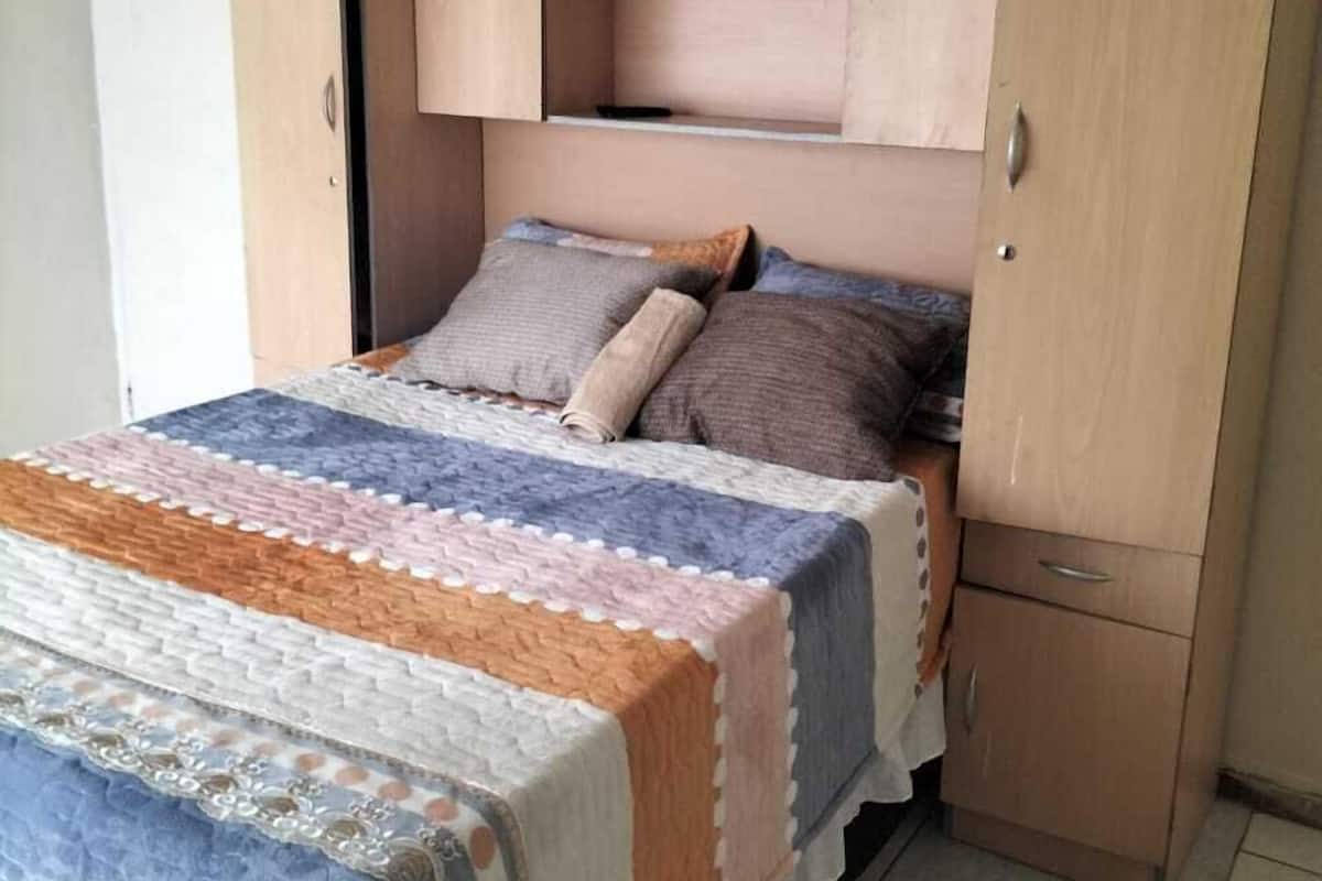 Cortinas blackout, tabla de planchar con plancha y wifi gratis