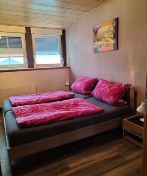 2 habitaciones, tabla de planchar con plancha y wifi gratis 