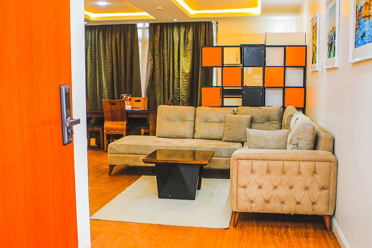 A living room with a sofa, a coffee table, and a bookshelf.