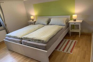 2 bedrooms, iron/ironing board, free WiFi