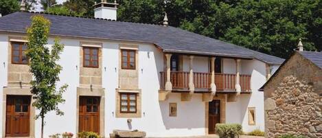 Façana frontal de l'allotjament