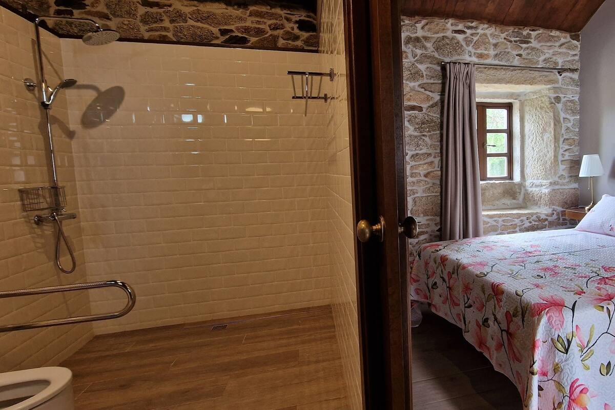 Basic-Doppelzimmer | Hochwertige Bettwaren, Daunenbettdecken, Select-Comfort-Betten