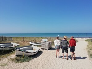Plage à proximité, chaises longues