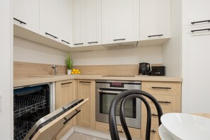 Lägenhet - 1 sovrum - kök | Eget kök | Mikrovågsugn, diskmaskin och grytor/köksredskap