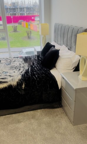 Executive-Apartment | 2 Schlafzimmer, schallisolierte Zimmer, Bügeleisen/Bügelbrett