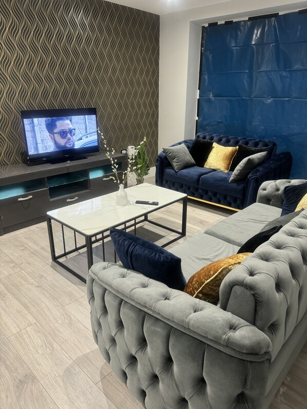 Executive Apartment | Living area | Flat-screen TV - Icare lodge Safwaan house (Barking)